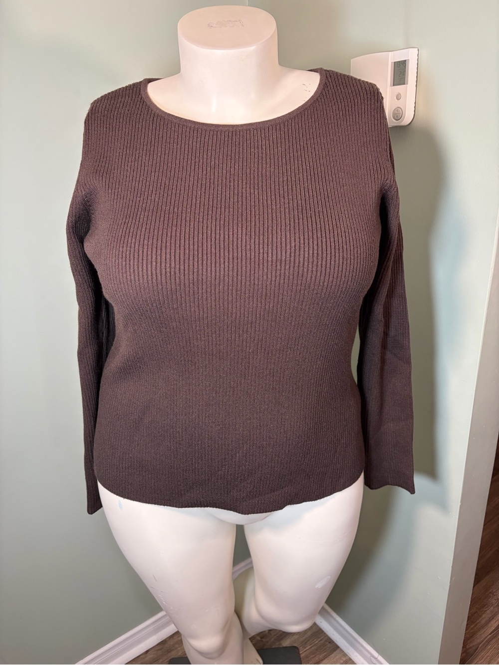 258. Classic Ribbed Long-Sleeve Sweater - Brown